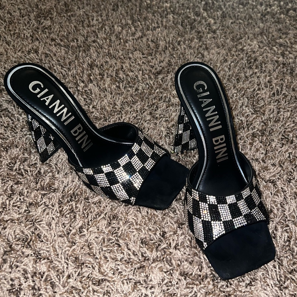 Gianni Bini Checkered, Sparkly Heels 🏁🖤